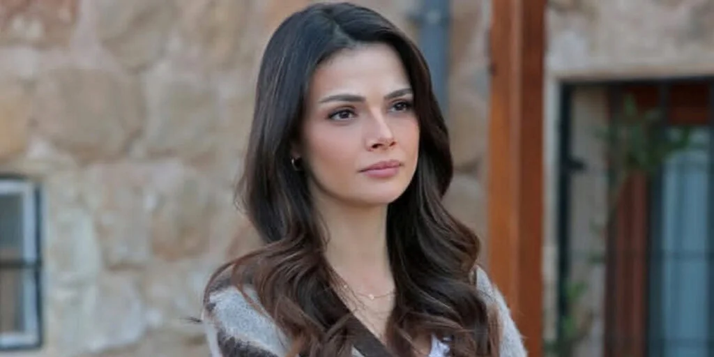 بیگ‌اسکارف‌های آلیا آلبورا