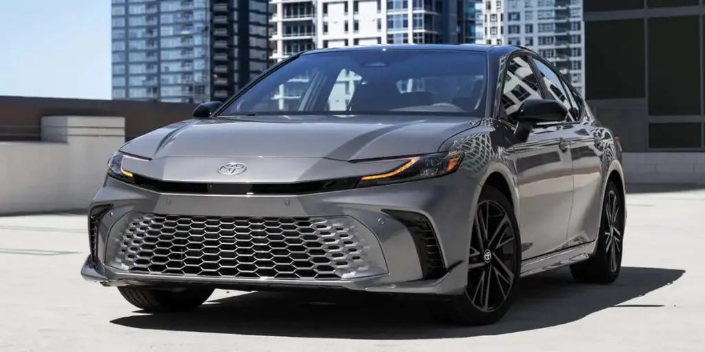 تویوتا کمری؛ ستاره‌ای که در خیابان‌های ایران خاموش نمی‌شود!