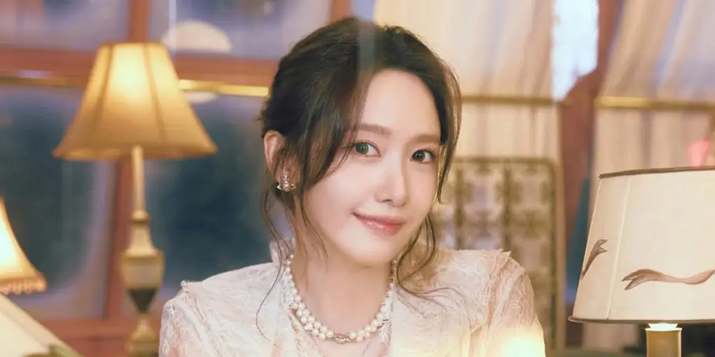 ایم یونا با کت خزدار صورتی و استایل برفی، همه نگاه‌ها را به خود خیره کرد!