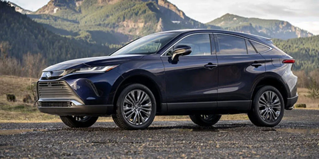 تویوتا ونزا؛ انتخابی هوشمندانه و آرام برای بزرگ‌ترها که نمی‌دانستید!