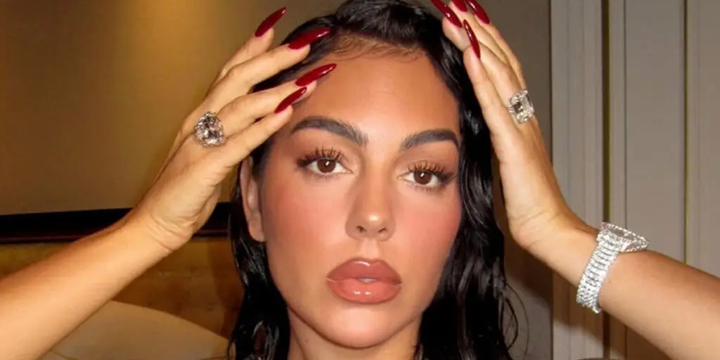 جورجینا رودریگز در مراسم فوتبالی؛ درخشش استایل در کنار یک لحظه احساسی