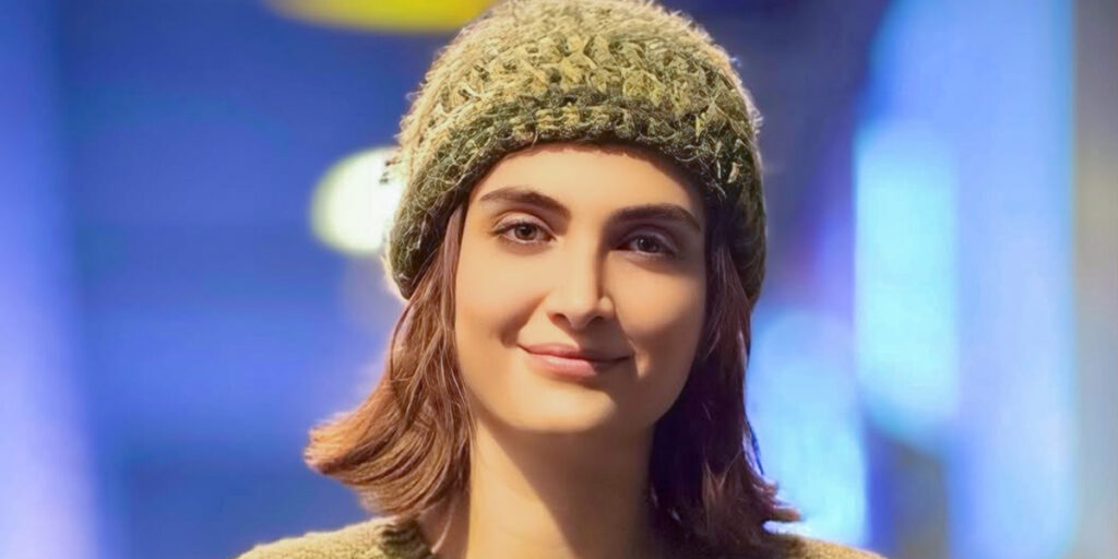 الناز ملک با پالتوی خالخالی زرد، جسارت مد روز را به سالن زیبایی آورد!