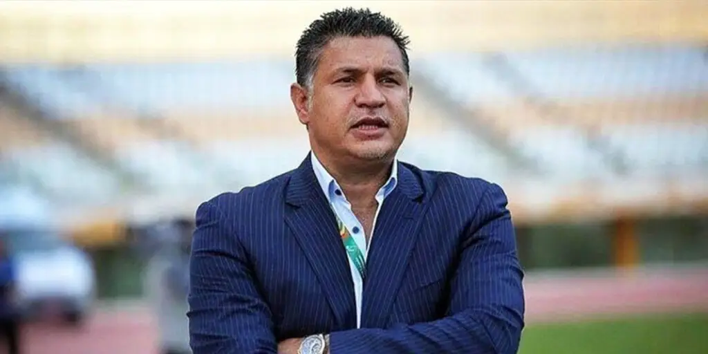 استایل ساده و متفاوت علی دایی در دل کویر لوت؛ راز جلب توجه اسطوره فوتبال چیست؟