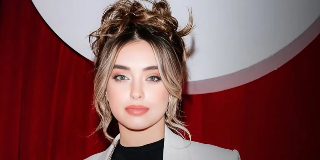 کیمیا حسینی در لیست زیباترین زنان