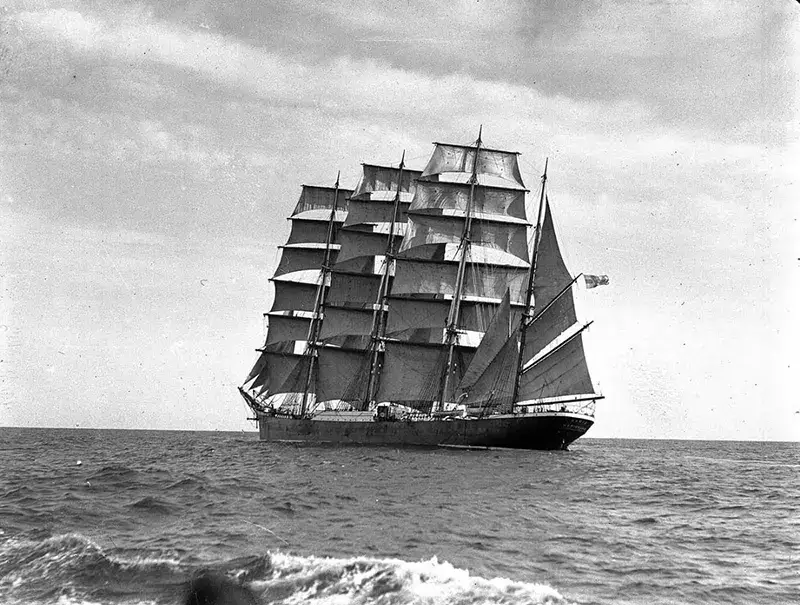 Pamir-sailing-ship-05_11zon