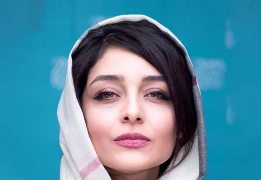 نگاهی بی‌سابقه به دکوراسیون لوکس و هنری خانه ساره بیات و همسرش