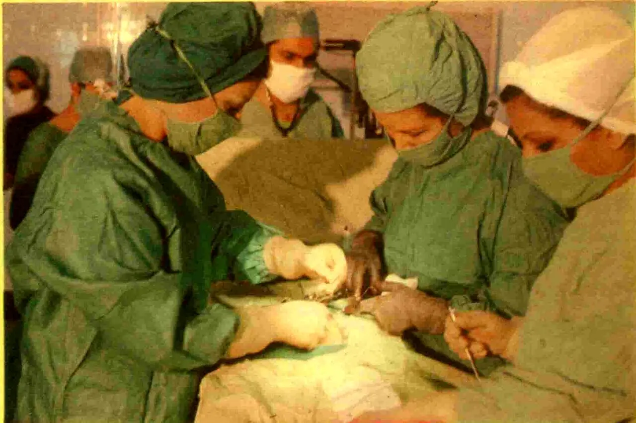 گفت‌وگو با نخستین زن فارغ‌التحصیل جراحی در ایران/ حال فاتحی را داشتم که کاری غیرممکن انجام داده