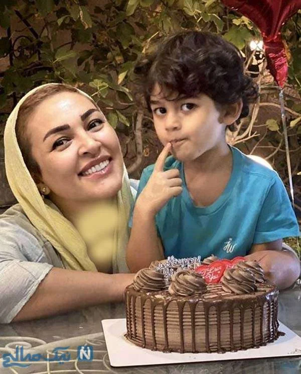 اهورا صابری