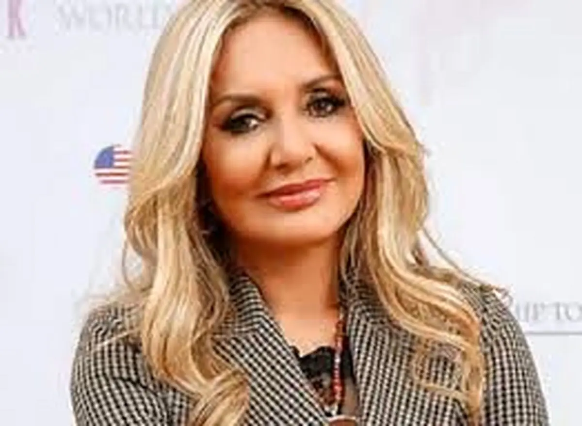 تصاویر نایاب از گوگوش در مراسم عروسی والدین رزیتا غفاری در دهه 40 که شما را شگفت‌زده می‌کند!