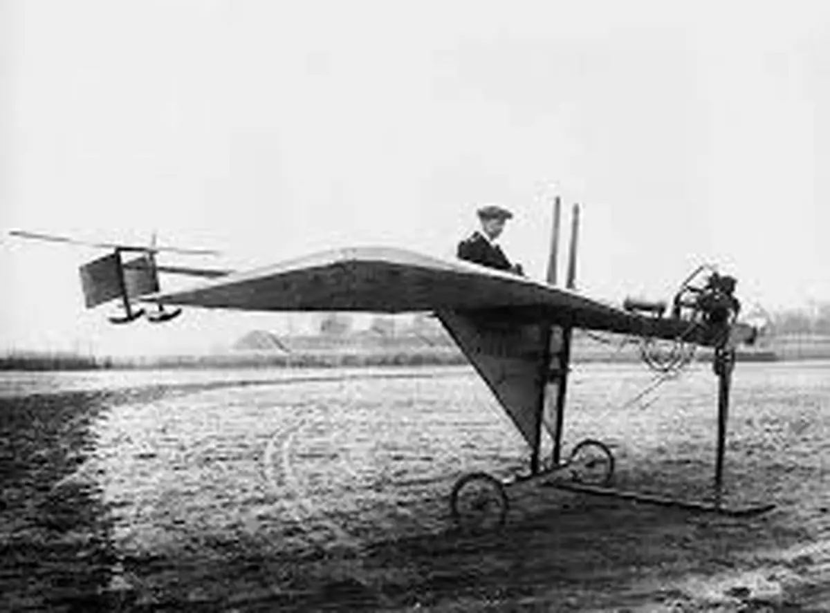 ماجرای عکس جنجالی هواپیمای لایتنینگ که وزارت دفاع بریتانیا را به تکاپو انداخت!