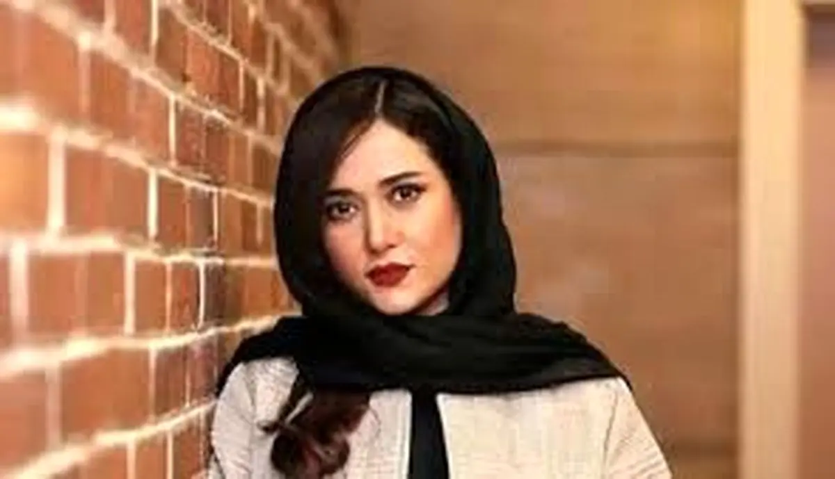 پریناز ایزدیار با سفره‌ای خاص و ساده یلدا را جشن گرفت؛ راز دانه‌های انار روی میز چیست؟