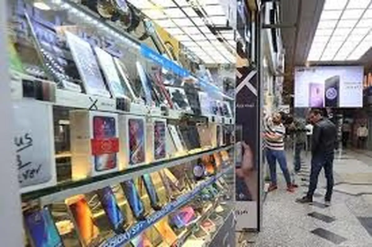 چرا مردم حالا به گوشی‌های دست‌دوم و تعمیرات روی آورده‌اند؟ نگاهی به بحران صنعت موبایل ایران