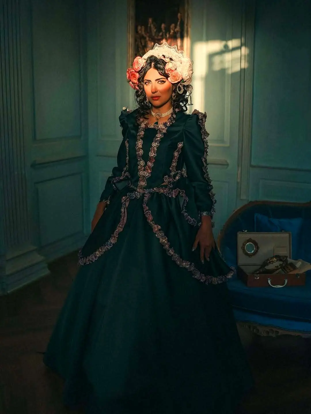 هلیا امامی با لباس‌های قدیمی