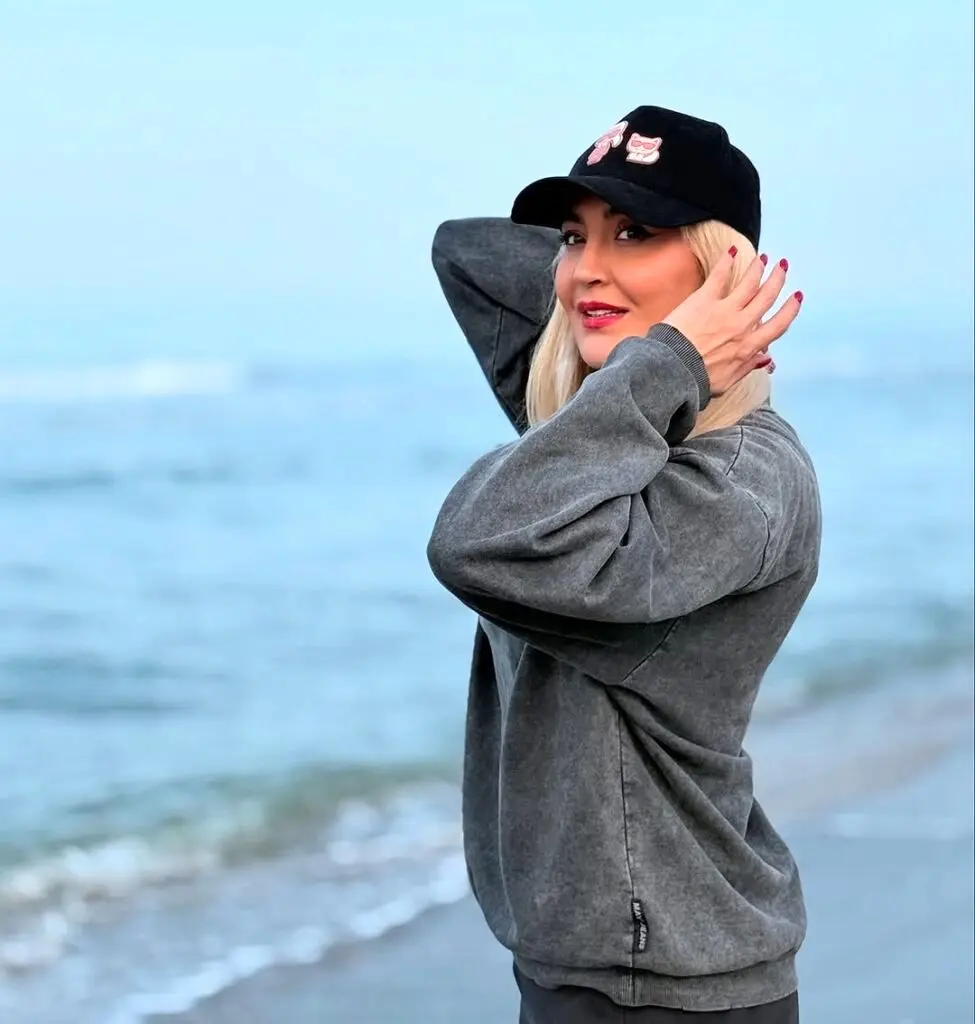 مریم معصومی در ساحل