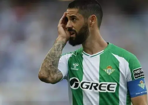 بدشانسی بی‌پایان کاپیتان رئال بتیس؛ جراحی آرتروسکوپی مچ پا دوباره دردسرساز شد