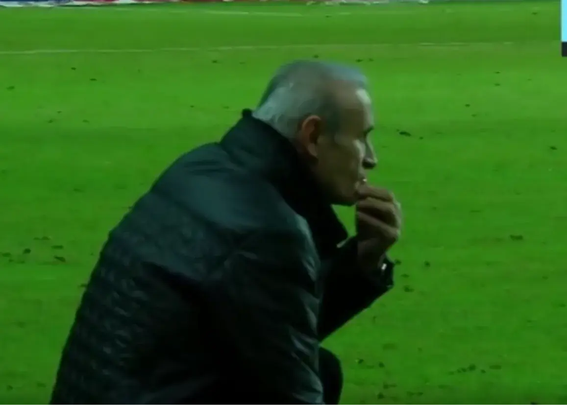 یحیی گل‌محمدی زیر فشار فریادهای دردناک رزاق‌پور در زمین مسابقه!