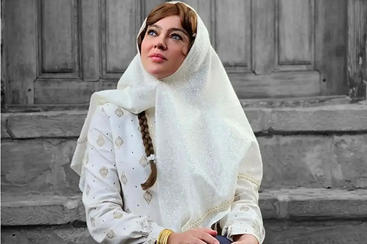 رزیتا غفاری با استایل سفید زمستانی و کلاهی خاص، کاربران را شگفت‌زده کرد!