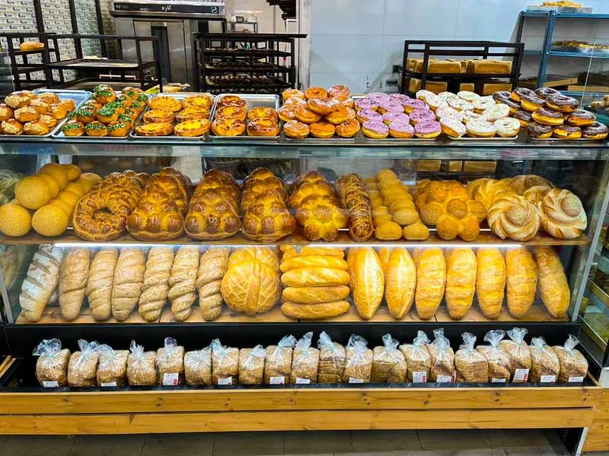ویترین لاکچری نان‌فروشی در تهران که همه را شگفت‌زده کرد!
