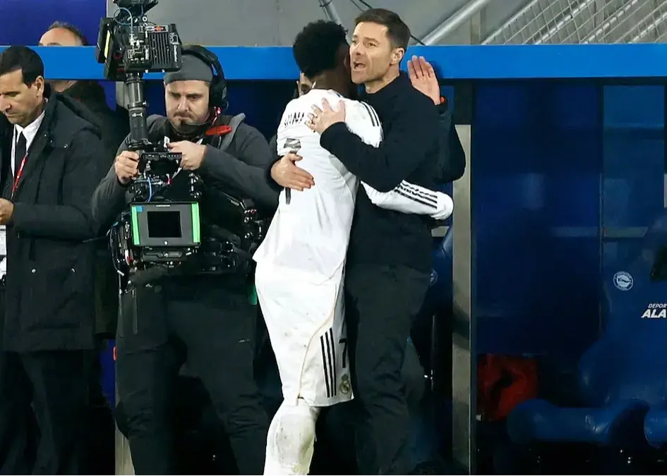 بازیکنان تا پای جان ایستادند تا سرمربی اخراج نشود؛ اتحاد رختکن شکسته ناپذیر شد!