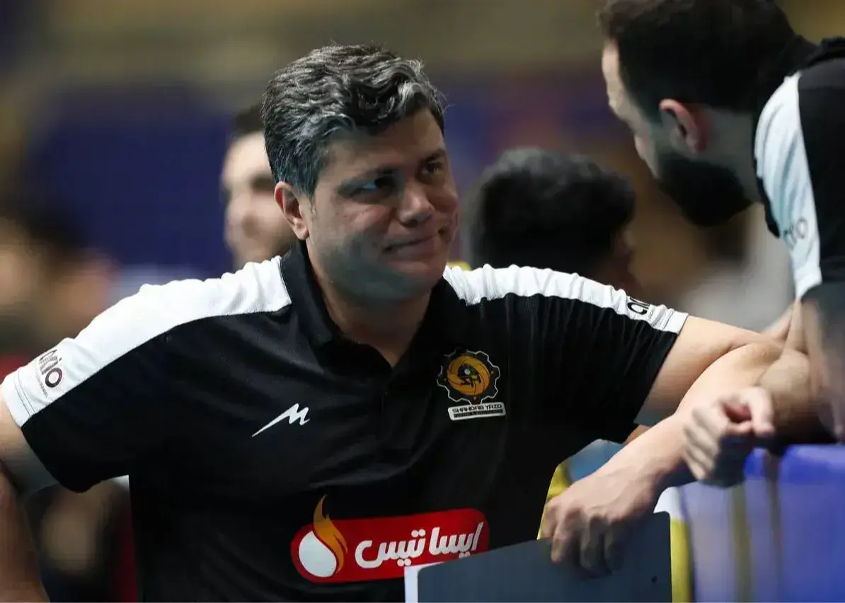 مهدی مهدوی روی این برد حساب می‌کند