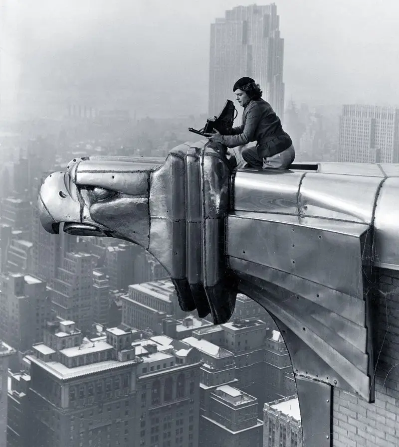 مارگارت بورک وایت بر فراز ساختمان کرایسلر