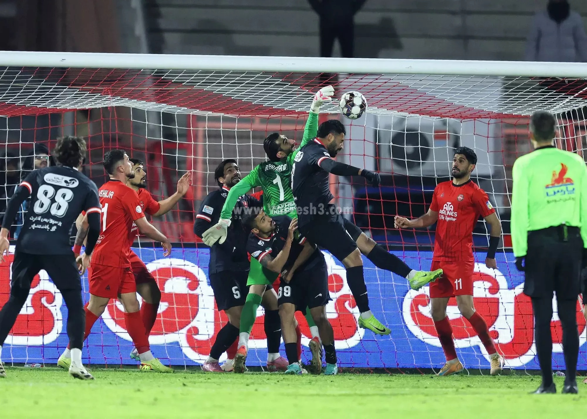 تراکتور رسماً خواستار برخورد جدی با بازیکنان پرسپولیس شد؛ بیانیه‌ای که فضای درگیری را داغ‌تر کرد