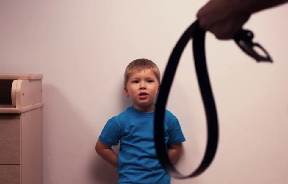 آسیب های تنبیه بدنی کودک + راهکارهای جایگزین تنبیه فیزیکی کودکان - دکتر  مهسا ساداتی