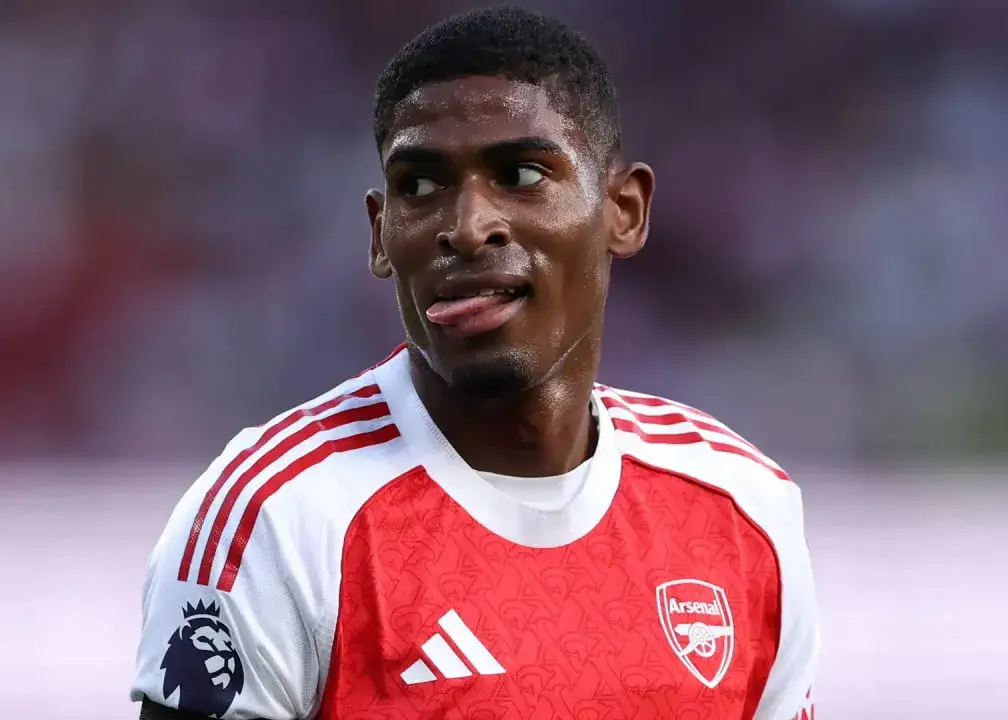 مصدومیت سنگین مدافع جوان آرسنال؛ سال ۲۰۲۵ برای او تمام شد!