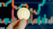 ثبات قیمت بیت کوین در آستانه سال ۲۰۲۶؛ نشانه‌هایی از آماده‌سازی بازار مشتقات