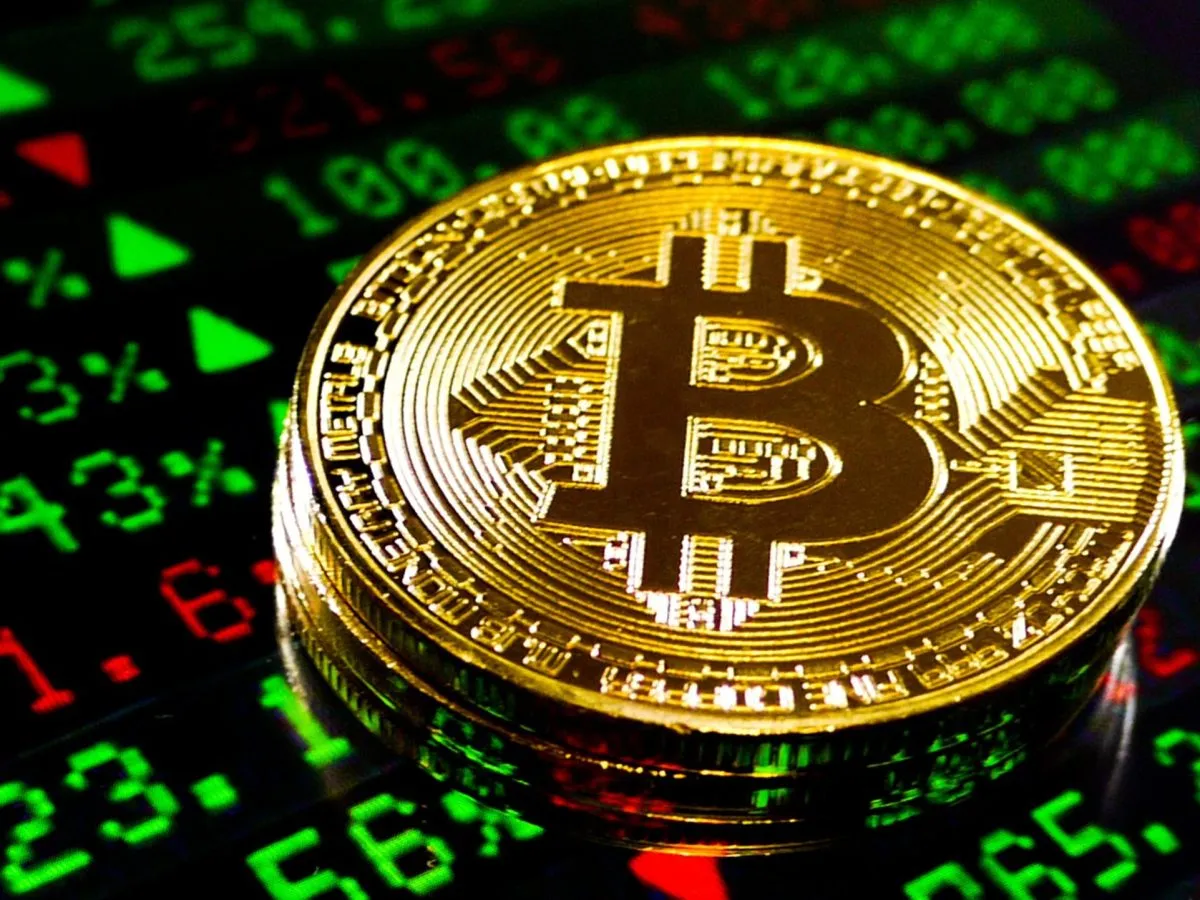 سقوط آرام بازار ارز دیجیتال؛ ارزش کل به ۳.۰۲ تریلیون دلار رسید
