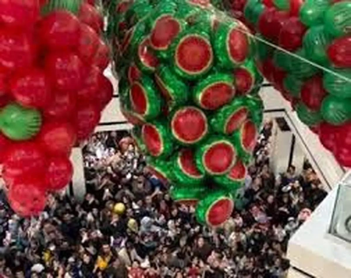 بارش بادکنک‌های یلدایی در دلگشا؛ جشن شاد و بی‌حاشیه‌ای که همه را خوشحال کرد