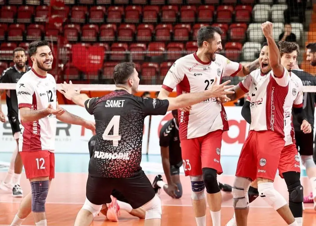 شریفی و تیم استانبول گنچلیک با قدرت؛ شکست سنگین رقیب در سوپر لیگ والیبال ترکیه