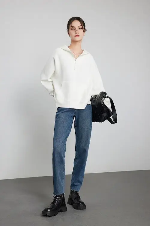 استایل زنانه با لباس نیم زیپ