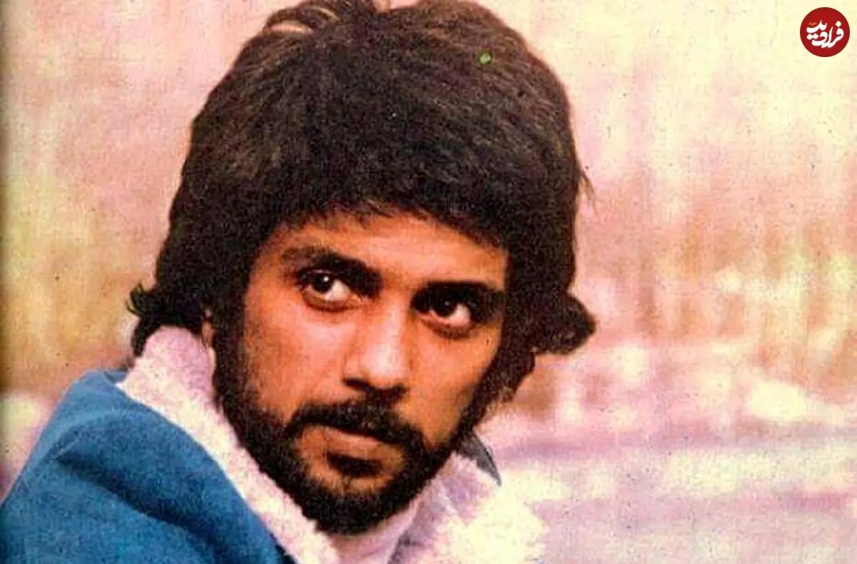 عکسی نایاب از دیدار داریوش بر سر مزار فریدون فرخزاد در دهه ۷۰ که تاریخ را زنده کرد!