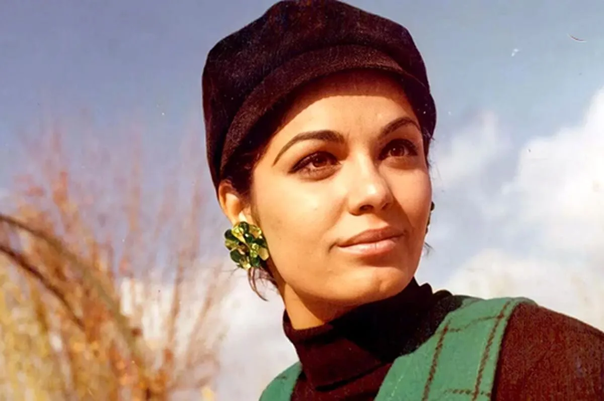 عکس| نیلوفر بازیگر مشهور قبل انقلاب در کنار پوری بنایی و علی زندوکیلی در سال ۱۴۰۰ و در پیری