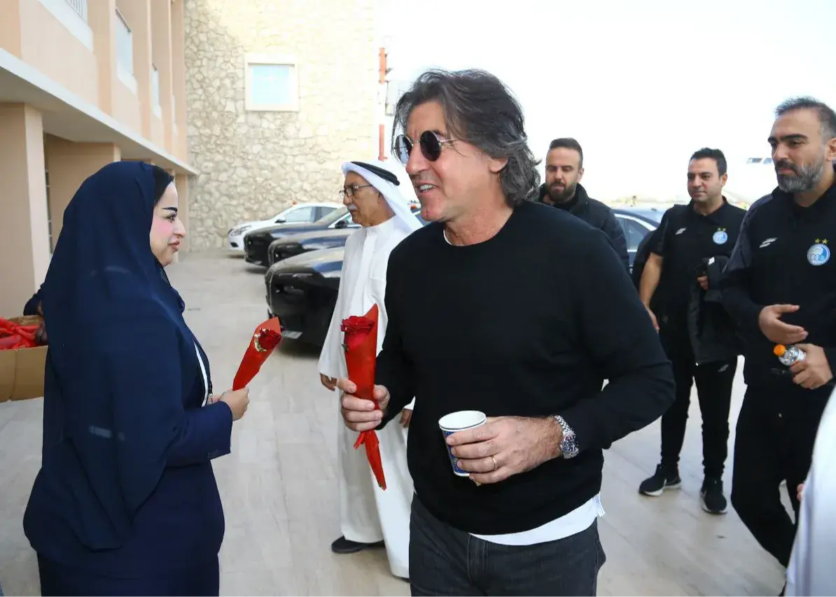 استقبال متفاوت از استقلال با دسته گل‌های قرمز در منامه!