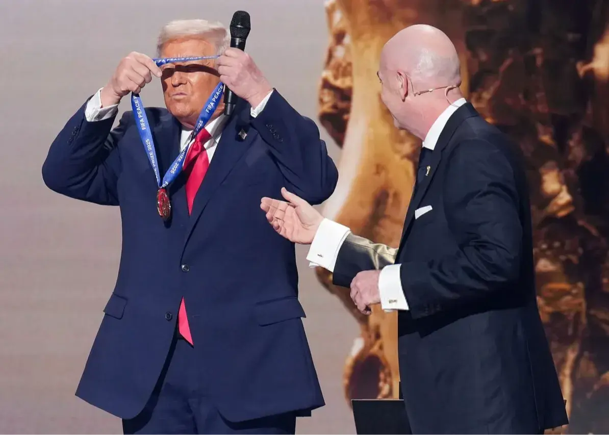 ترامپ برنده جنجالی نخستین جایزه صلح فیفا شد؛ واکنش‌ها چگونه بود؟