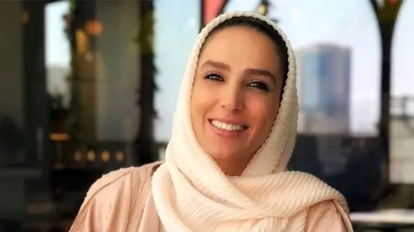 سوگل طهماسبی در قاب خانوادگی گرم کنار خواهران محجبه‌اش؛ تصویری که کاربران را شگفت‌زده کرد!