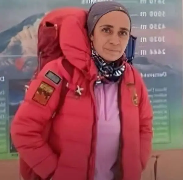 نگاهی به میز ساده و دردناک عزای یلدایی کوهنورد شجاع دماوند؛ طاهره حاصلی که پرپر شد