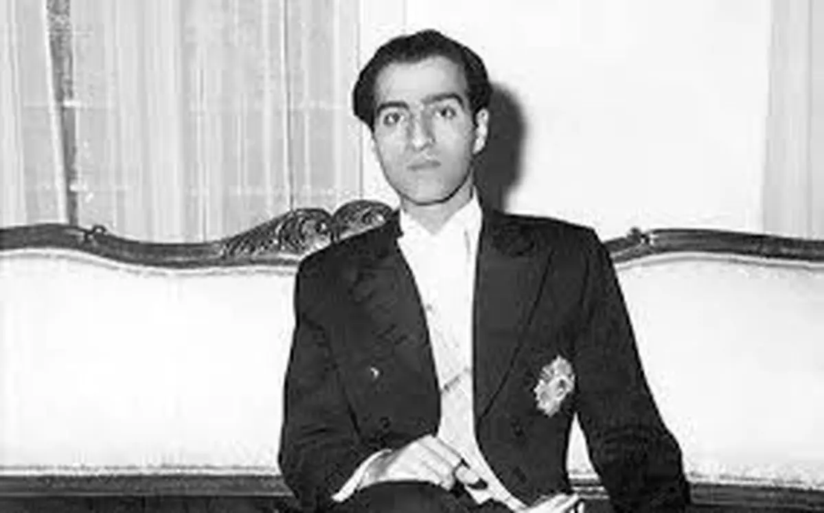 سفر در زمان؛ «احمدرضا پهلوی پسر هفتم رضاخان» در مراسم عروسی اش؛ سال 1330