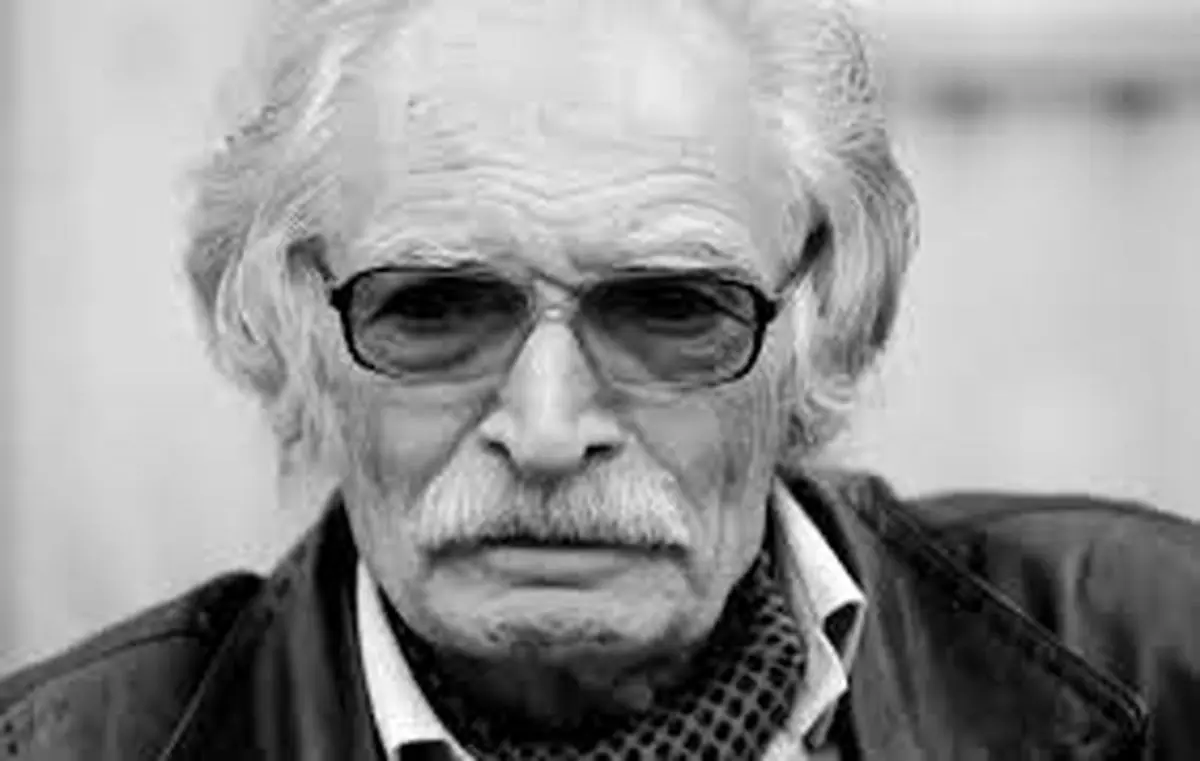 چهره‌ای نادر از محمود دولت‌آبادی در شب یلدا با سیگار در دست!