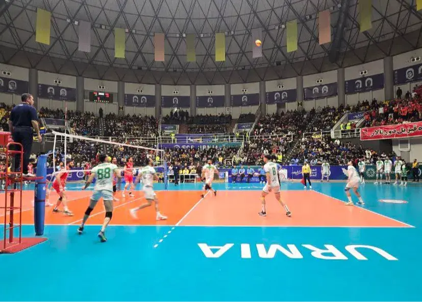 بسیج چند هزار نفری ارومیه برای بازگرداندن شهرداری به مسیر پیروزی در لیگ برتر والیبال