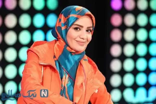 شباهت حیرت‌انگیز خواهر مبینا نصیری، مجری خوش‌پوش صداوسیما، در قاب خانوادگی وایرال شد!