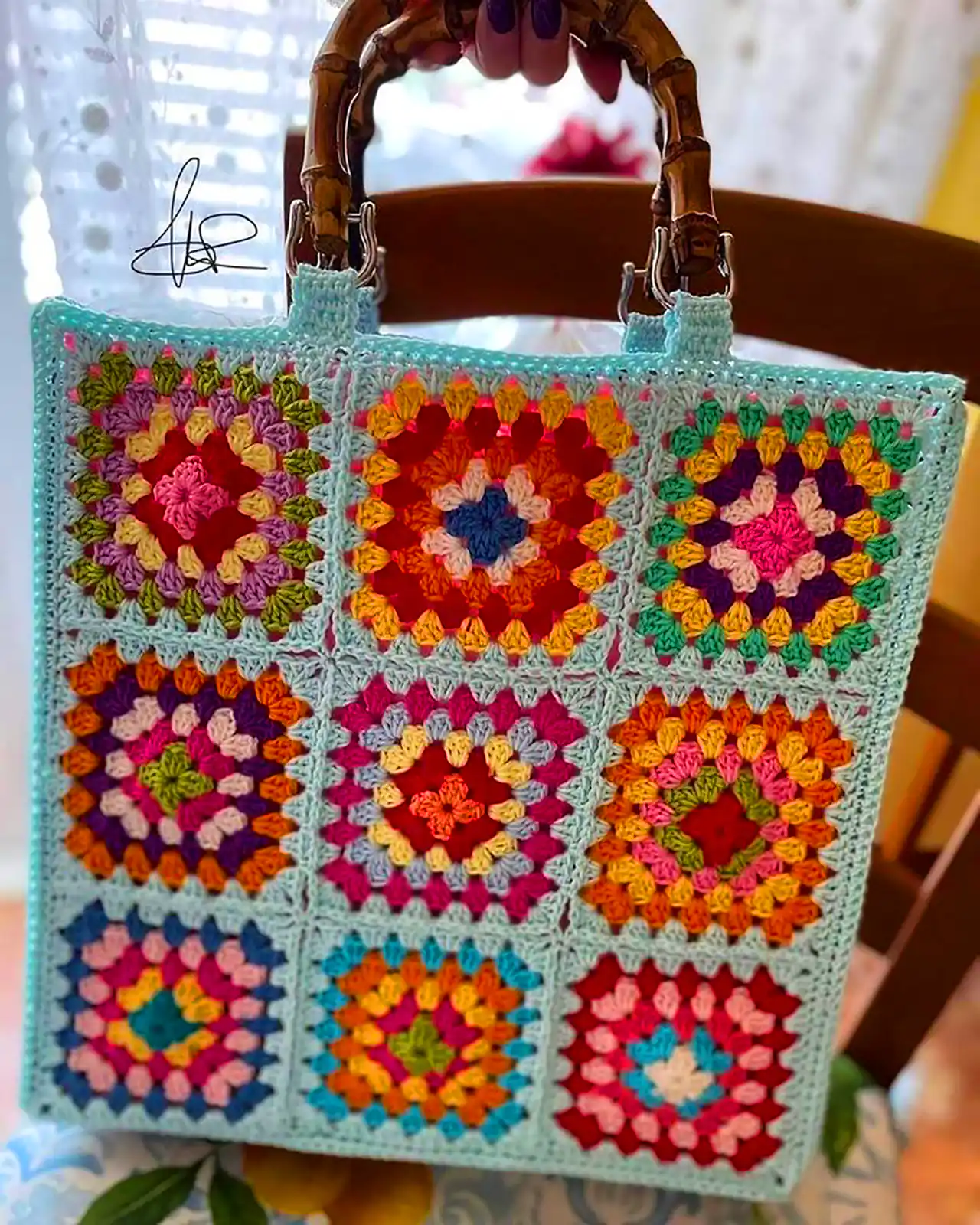 کیف دستبافت با موتیف ها 