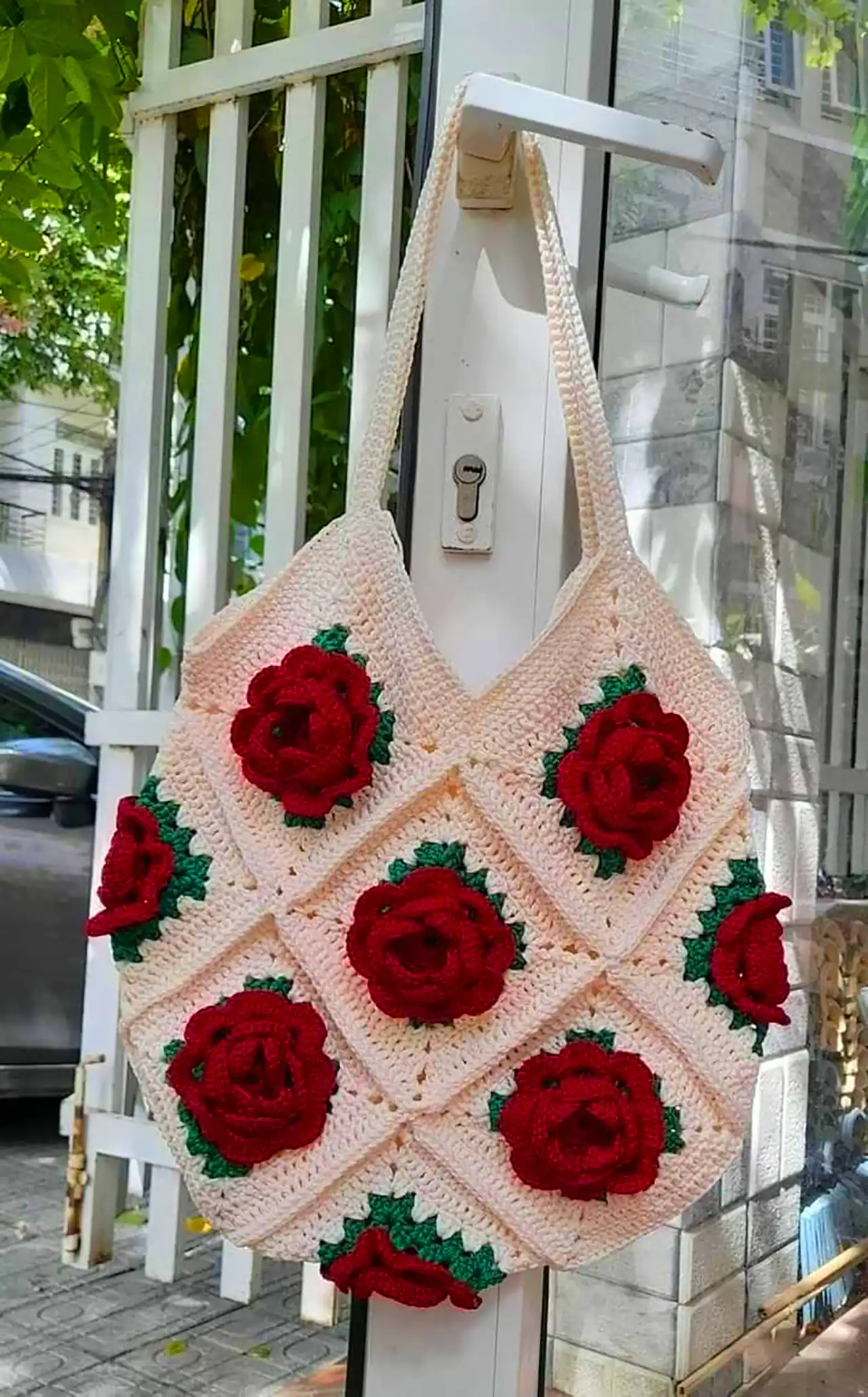 کیف دستبافت با موتیف ها 