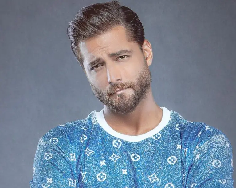 عکس‌های دیدنی از خواهر و مادر زیبای امیر مقاره در پشت‌صحنه کنسرتش!