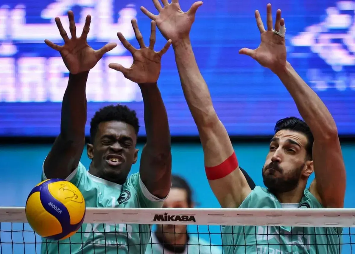 نبرد نفس‌گیر پیکان تهران و مدافع قهرمانی در حساس‌ترین بازی والیبال ایران!