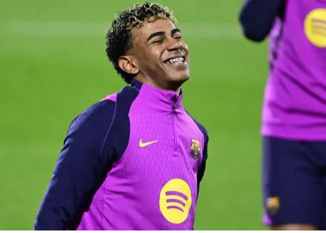 تاج بر سر یامال: تعظیم به رهبر ورزشی و مالی اروپا!