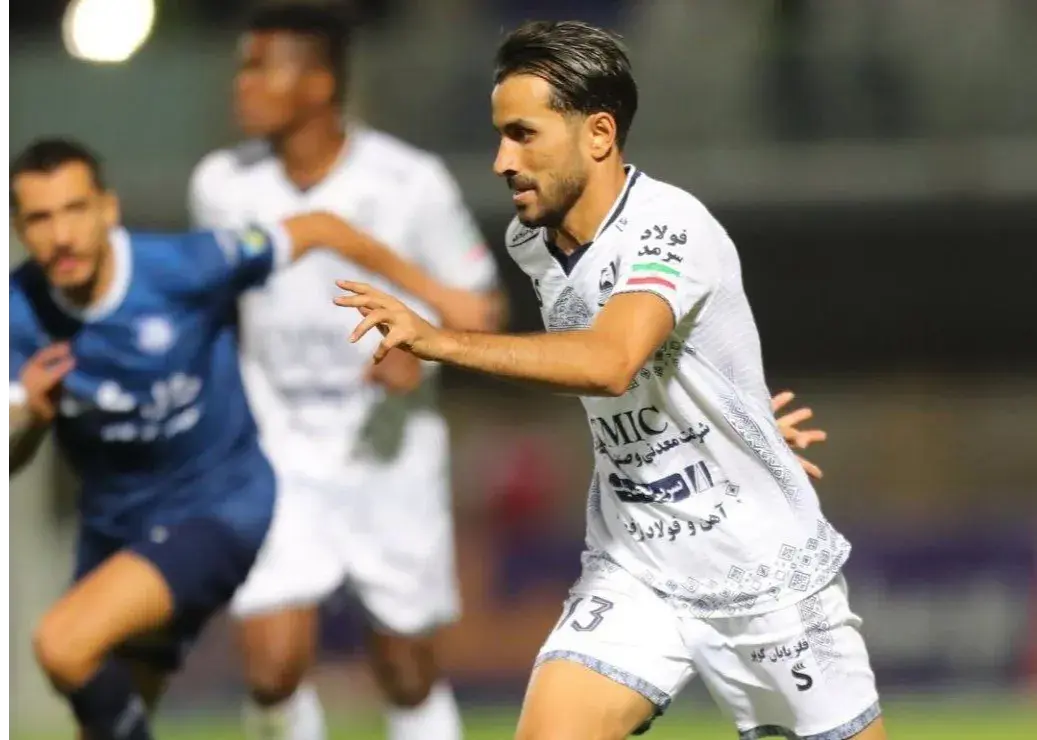 صدرنشین پاسورهای لیگ 100 تایی شد (عکس)