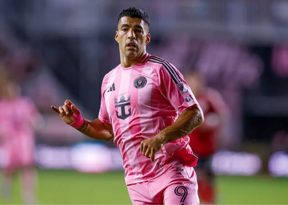 سوارز در اینترمیامی ماندنی شد؛ یار وفادار مسی تا پایان ۲۰۲۶ در آمریکا می‌درخشد!